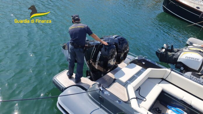 GDF roan napoli: ritrovata al molosiglio un’imbarcazione rubata in Toscana