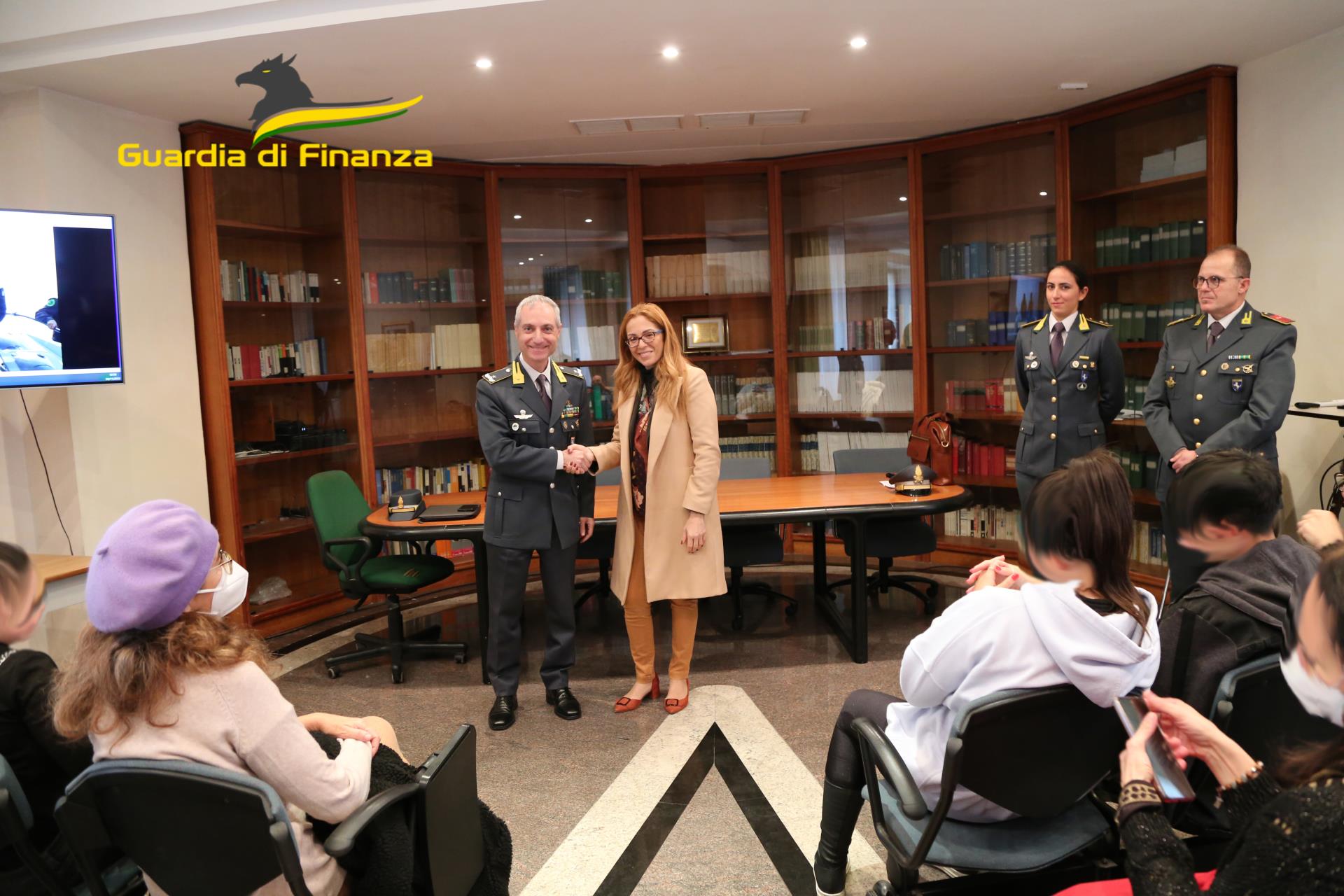 GDF Napoli: incontro con gli studenti dell'istituto “Isabella d'Este –  Caracciolo” all'insegna del valore