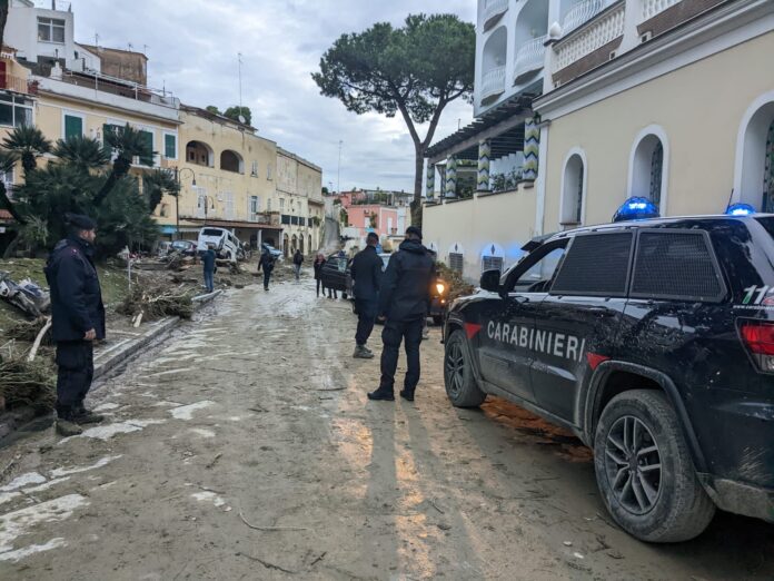 Casamicciola: Carabinieri e anti-sciacallaggio. Denunciato 53enne trovato in auto rubata nei luoghi della tragedia