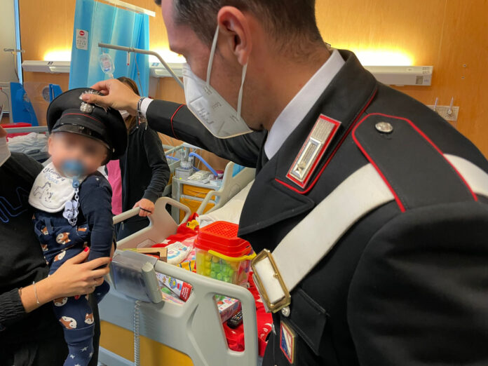 Pozzuoli: Un pensiero per chi non sta bene. Carabinieri e Casper donano regali ai piccoli pazienti del reparto pediatrico del Santa Maria delle Grazie