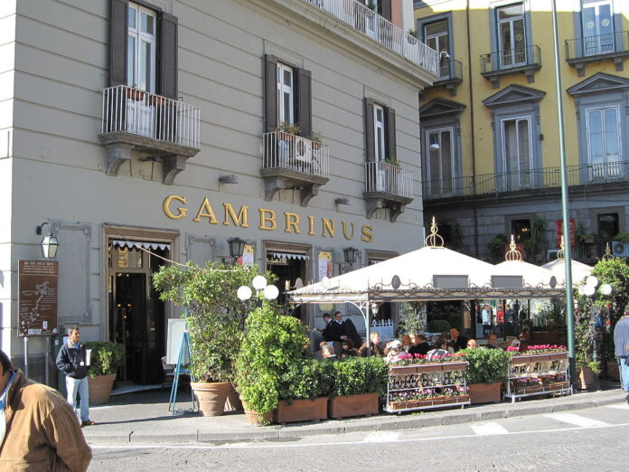 Il Sindaco Manfredi consegna i nuovi locali al Gran Caffè Gambrinus