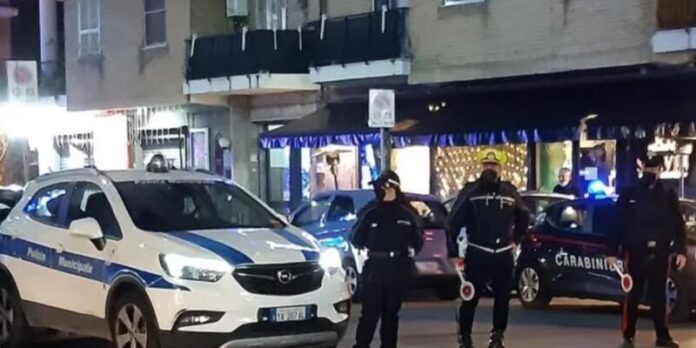 pomigliano: polizia municipale sventa furto di auto nel parco pubblico e ferma malfattore dopo lungo inseguimento
