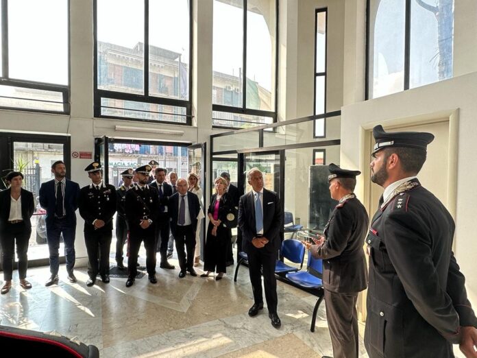 Caivano: Ministro Piantedosi visita la Compagnia Carabinieri, plauso ai militari impegnati quotidianamente sul territorio