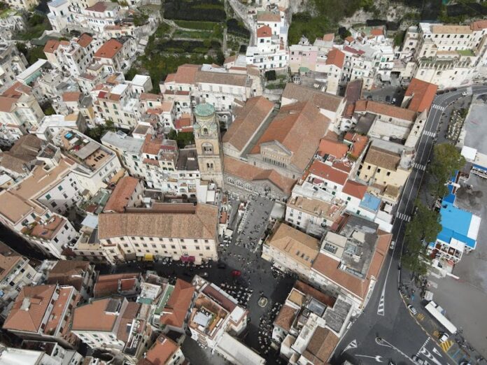 Controlli sulle case vacanza abusive ad Amalfi