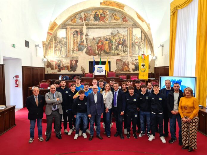 Al via la Serie B maschile di pallanuoto, presentata la neopromossa Cesport Italia. Colella: “Napoli sempre più città dello sport”