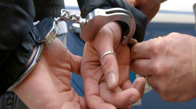 Scampia: sorpreso con la droga. La Polizia di Stato trae in arresto un 22enne